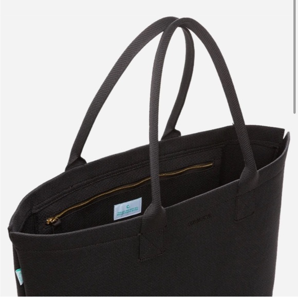 Corkcicle Black Tote Bag with Cooler Lunch Box and Mesh Laundry Bag - Picture 2 of 5
